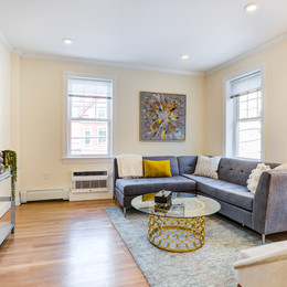 Auburn Harris Courtyard - Living Room