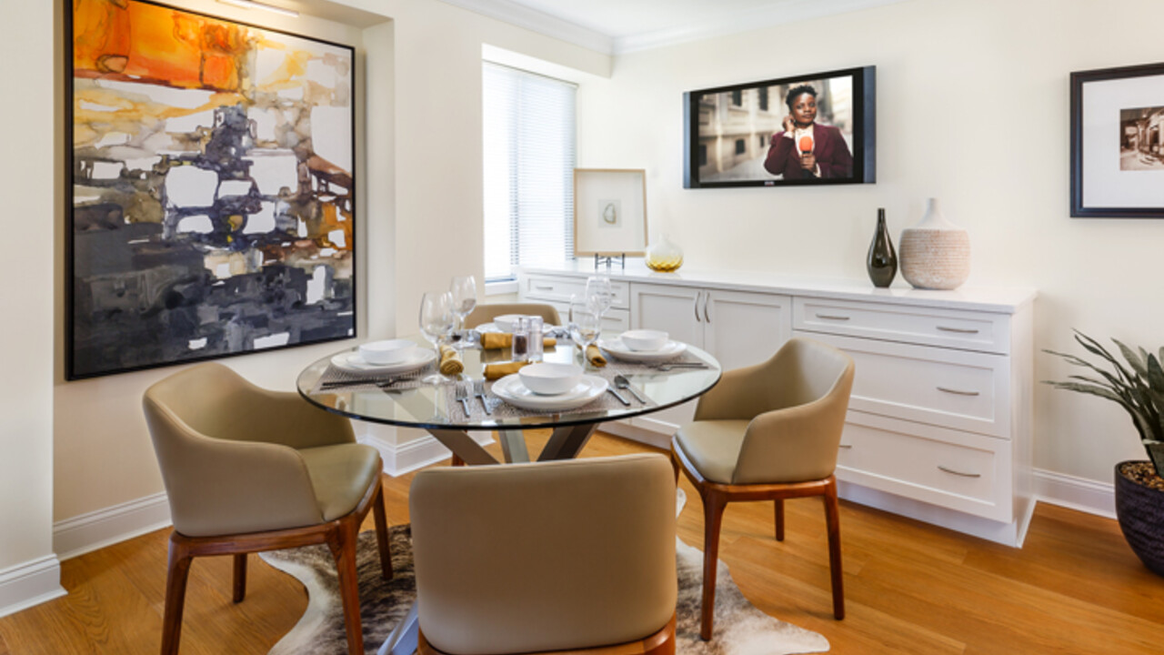 Regency Plaza Apartments Providence Dining Area