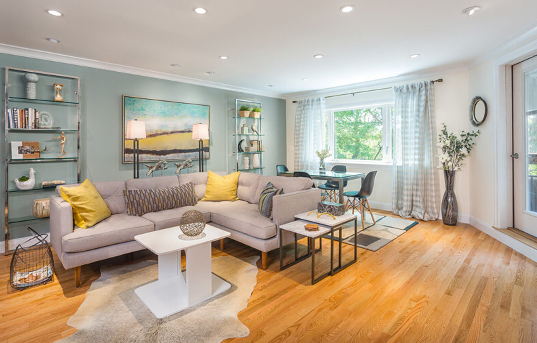 Open concept living/dining room