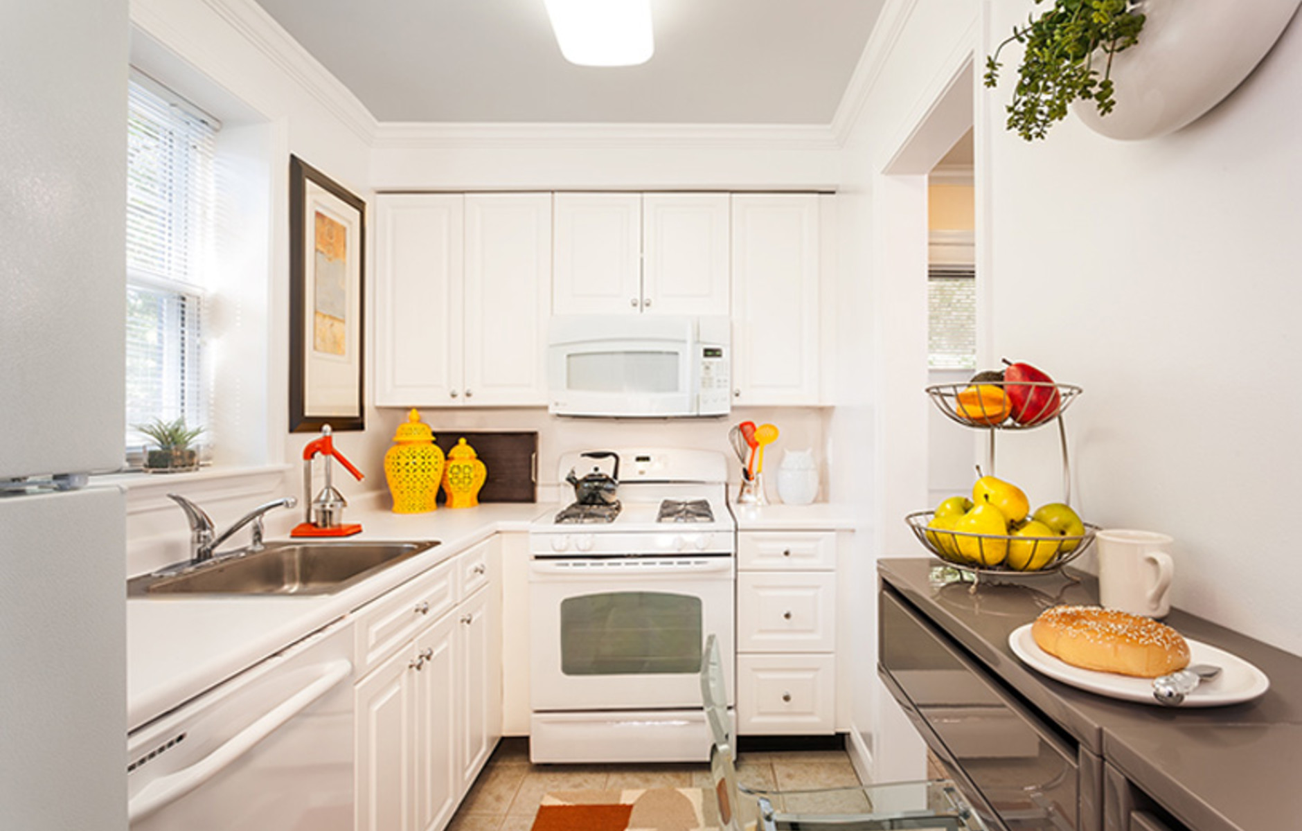 Berkeley and Clarendon: Kitchen