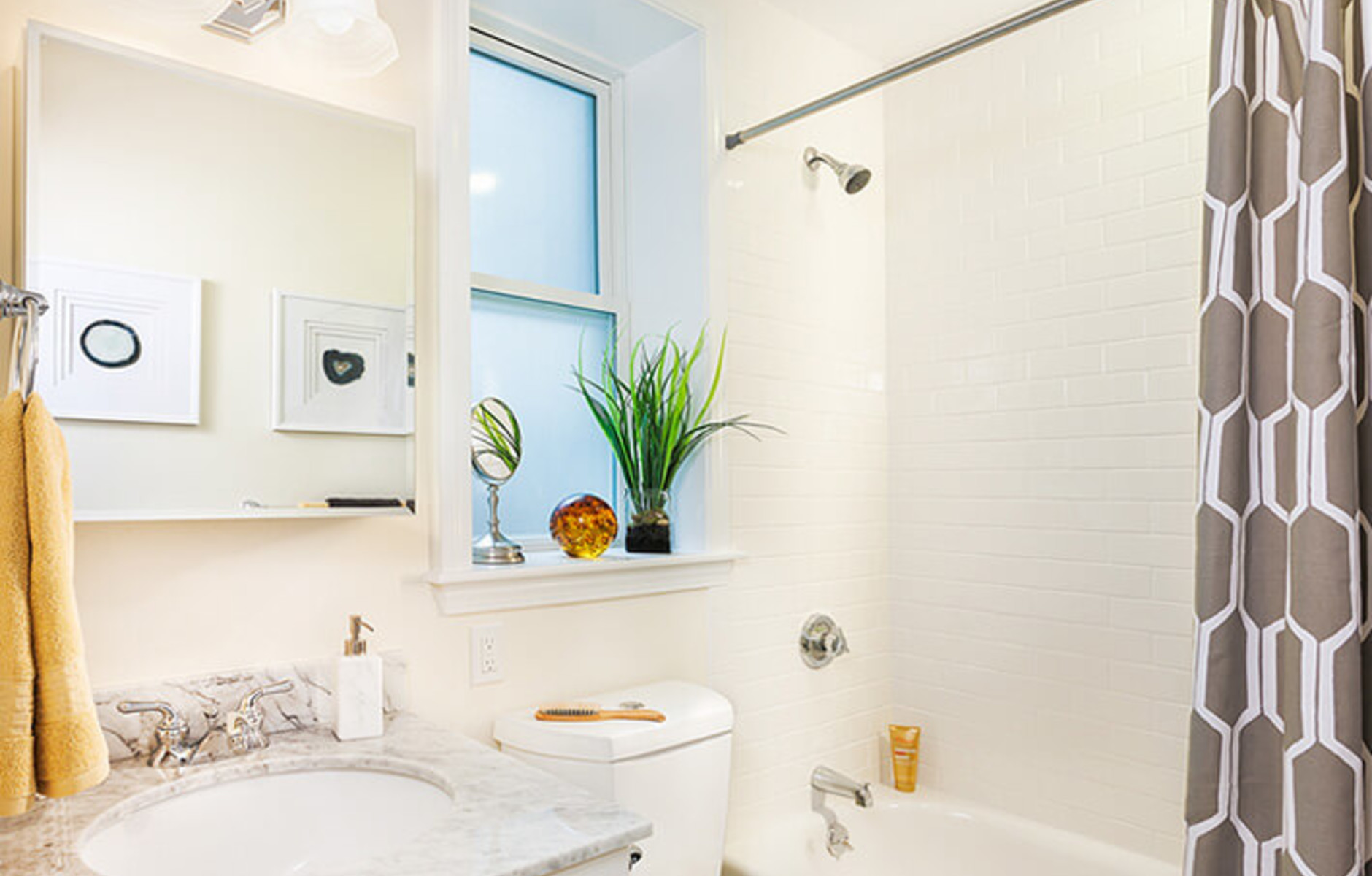 Marble Bath Makes for the Perfect Spa Retreat