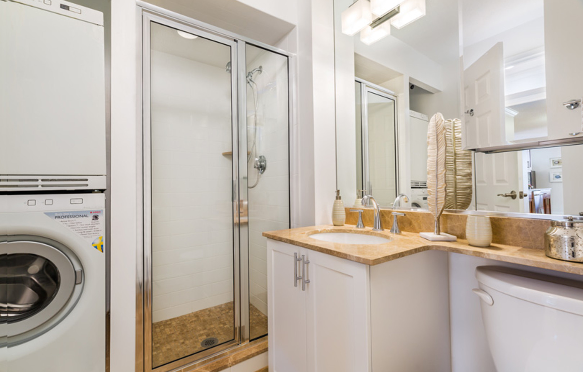 Bathroom with Washer/Dryer