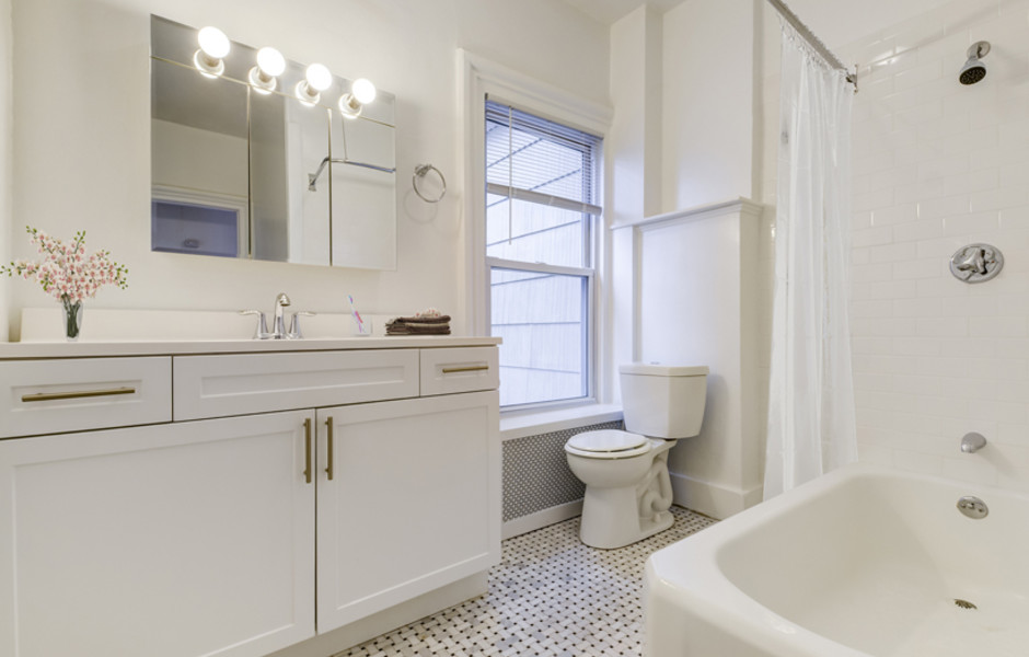 61 Langdon Square – Bathroom