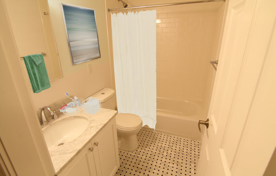 Wendell Terrace - Bathroom