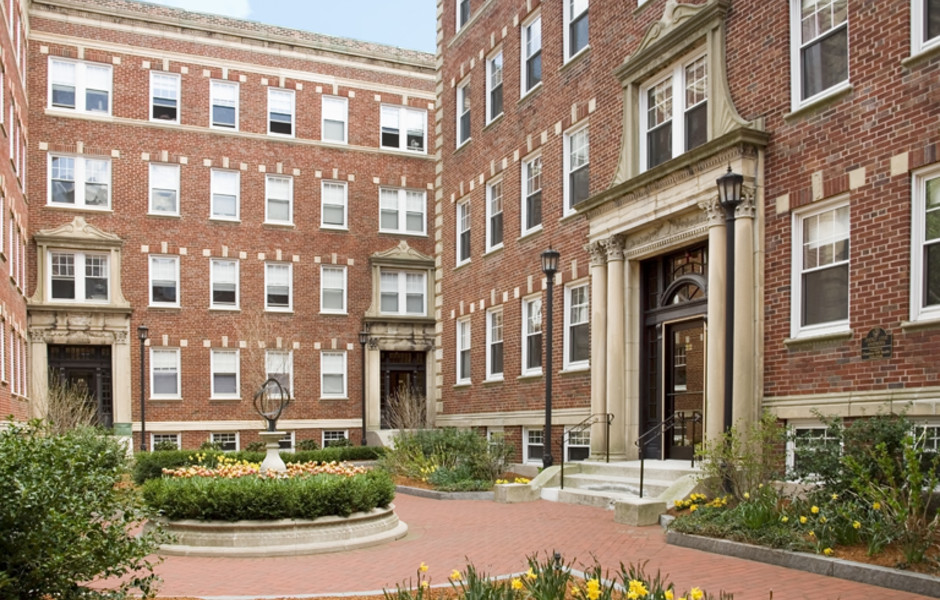 Chauncy Court - Courtyard