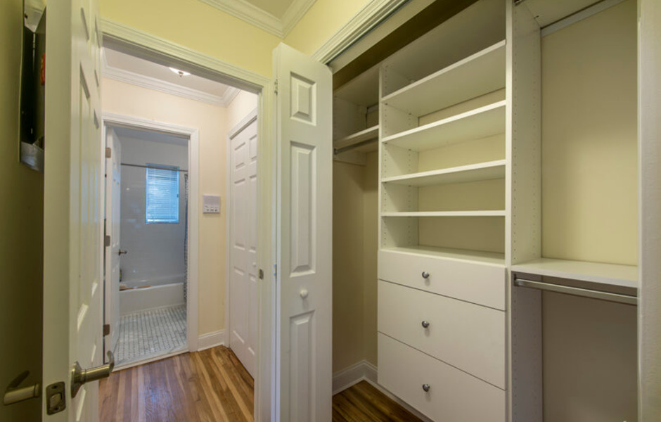 St. Paul Gardens - Custom Closets