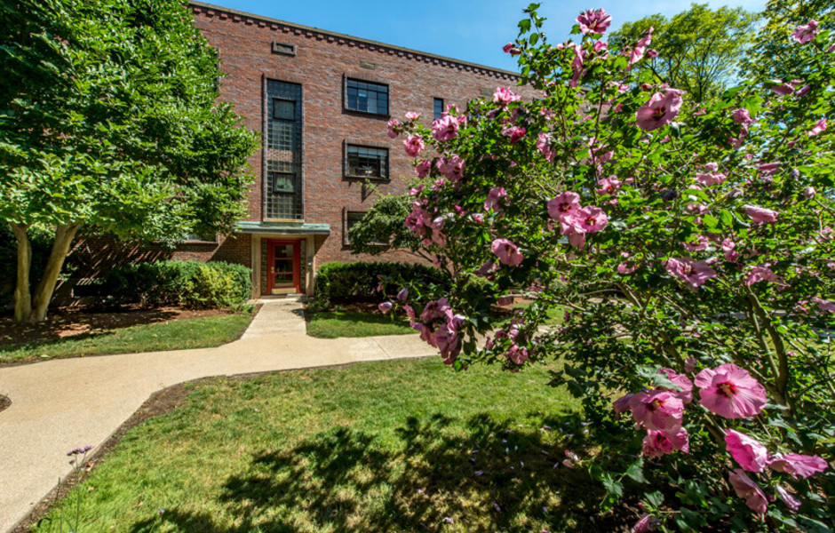 St. Paul Gardens - Courtyard