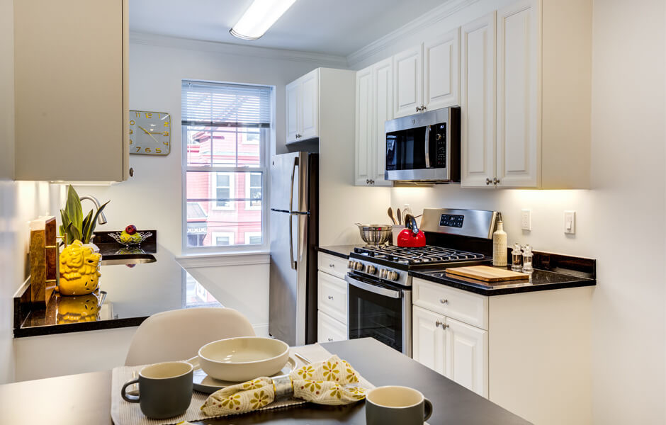 Auburn Harris Courtyard Kitchen