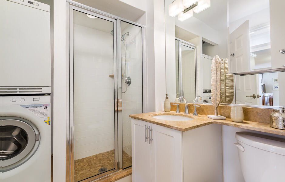 Regency Plaza - Bathroom