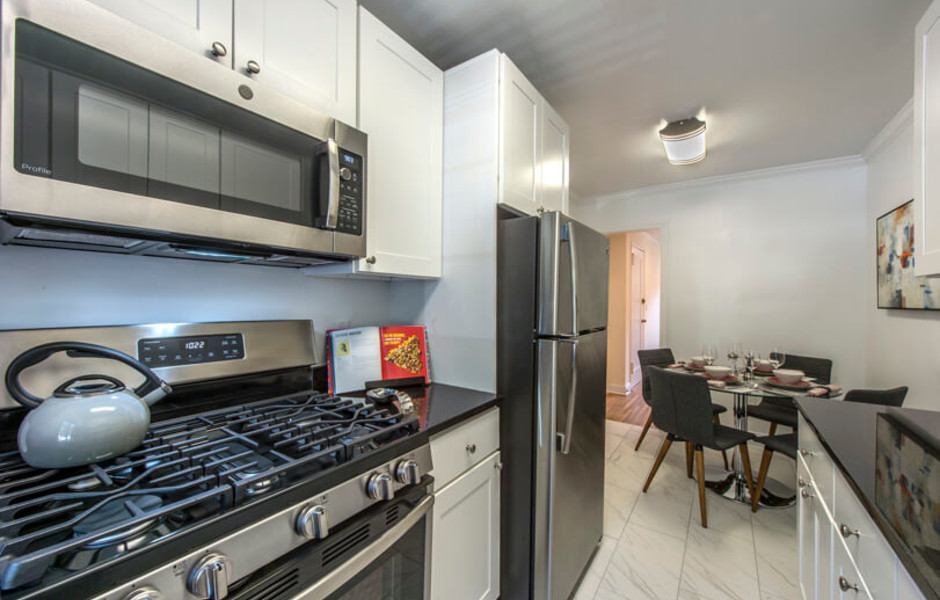 St. Paul Gardens - Eat-In Kitchen New Style