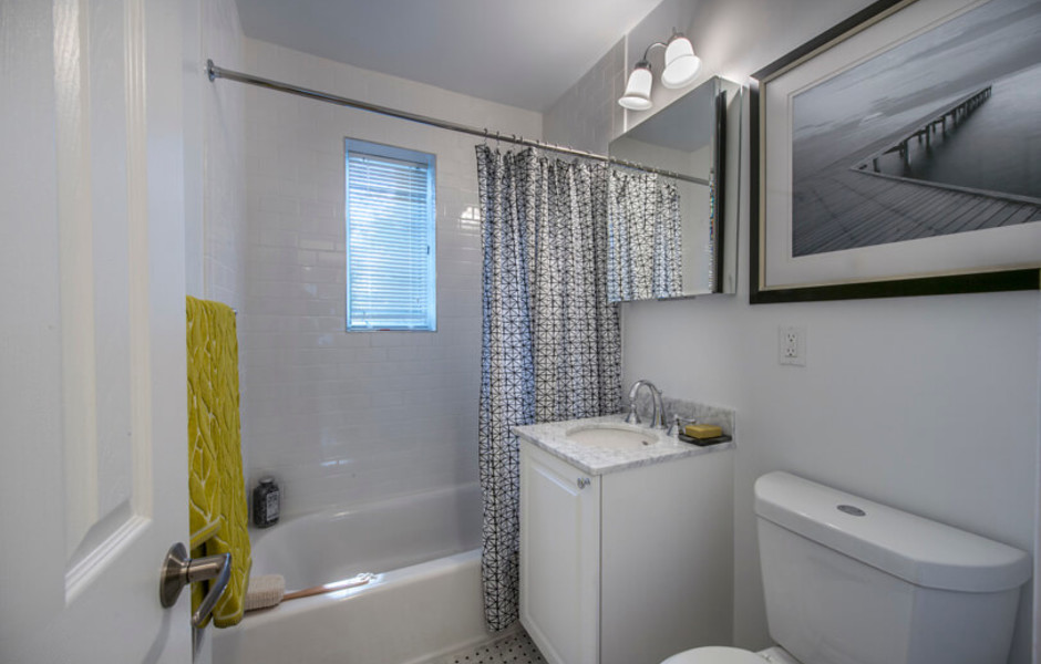 St. Paul Gardens - Bathroom