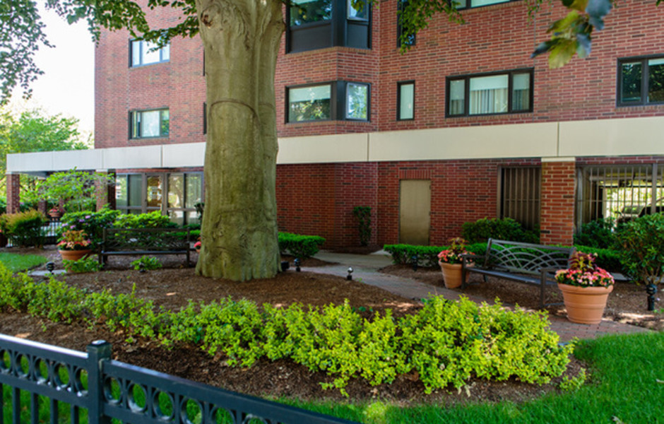 1443 Beacon - Courtyard