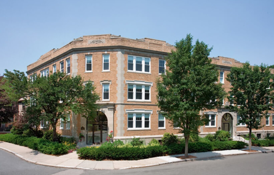 Kilsyth Manor - Building Exterior