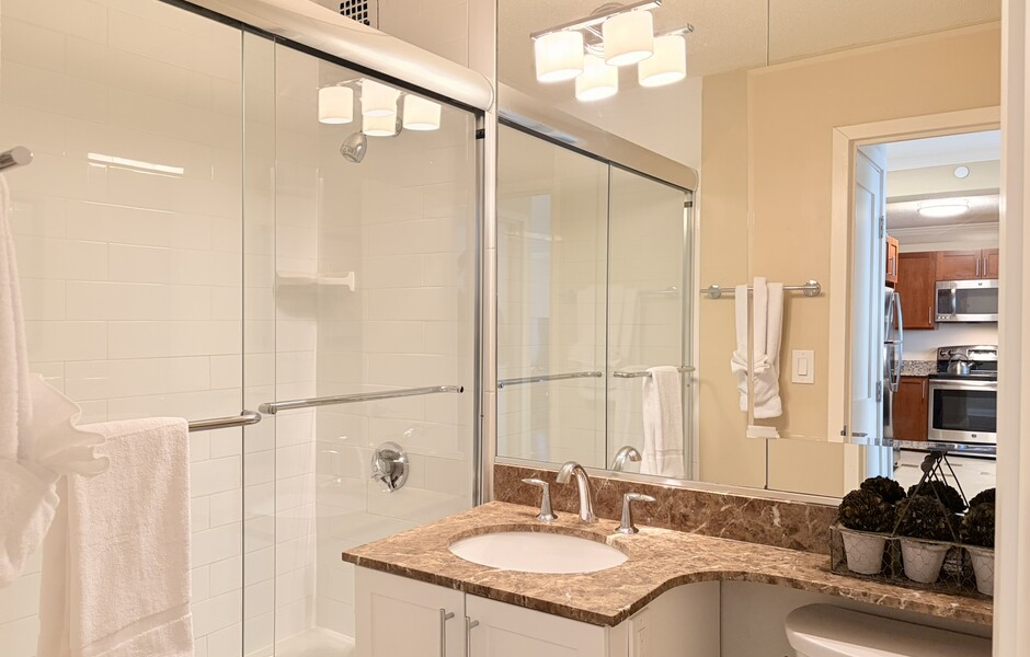 Regency Plaza Providence RI - Corporate Bathroom