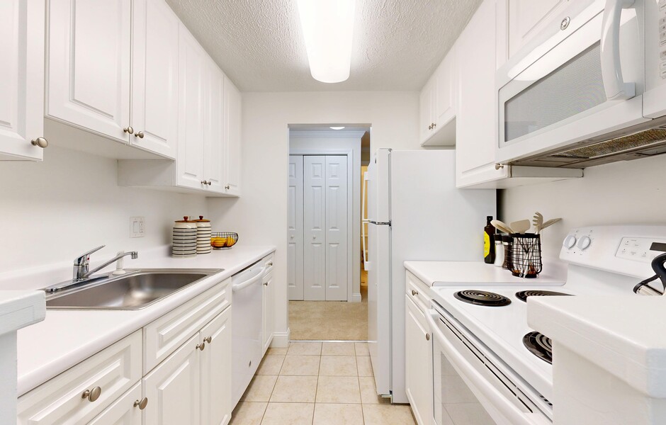 Ridgecrest Village Apartment in West Roxbury MA - 1 Bedroom