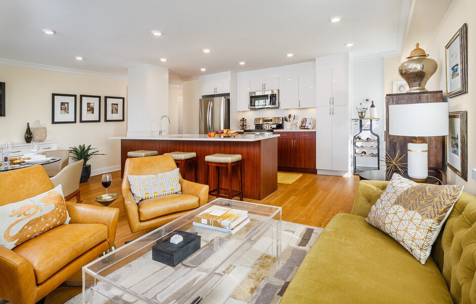 Regency Plaza - Living Area